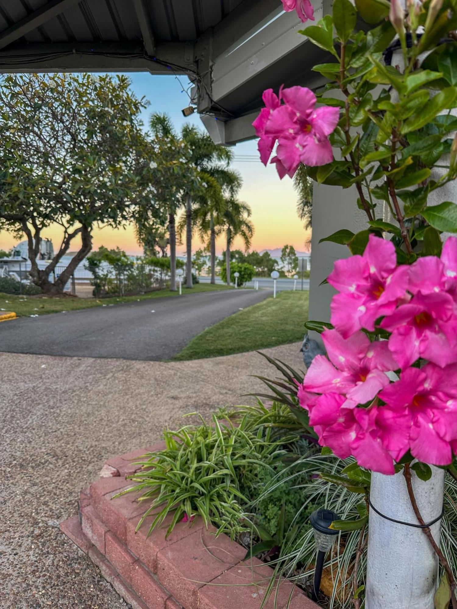 Ocean View Motel Bowen Exterior photo